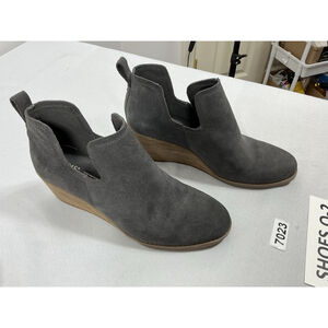 Womans New Tom’s Wedge Slip On Booties 9 Gray Side Cut Out
